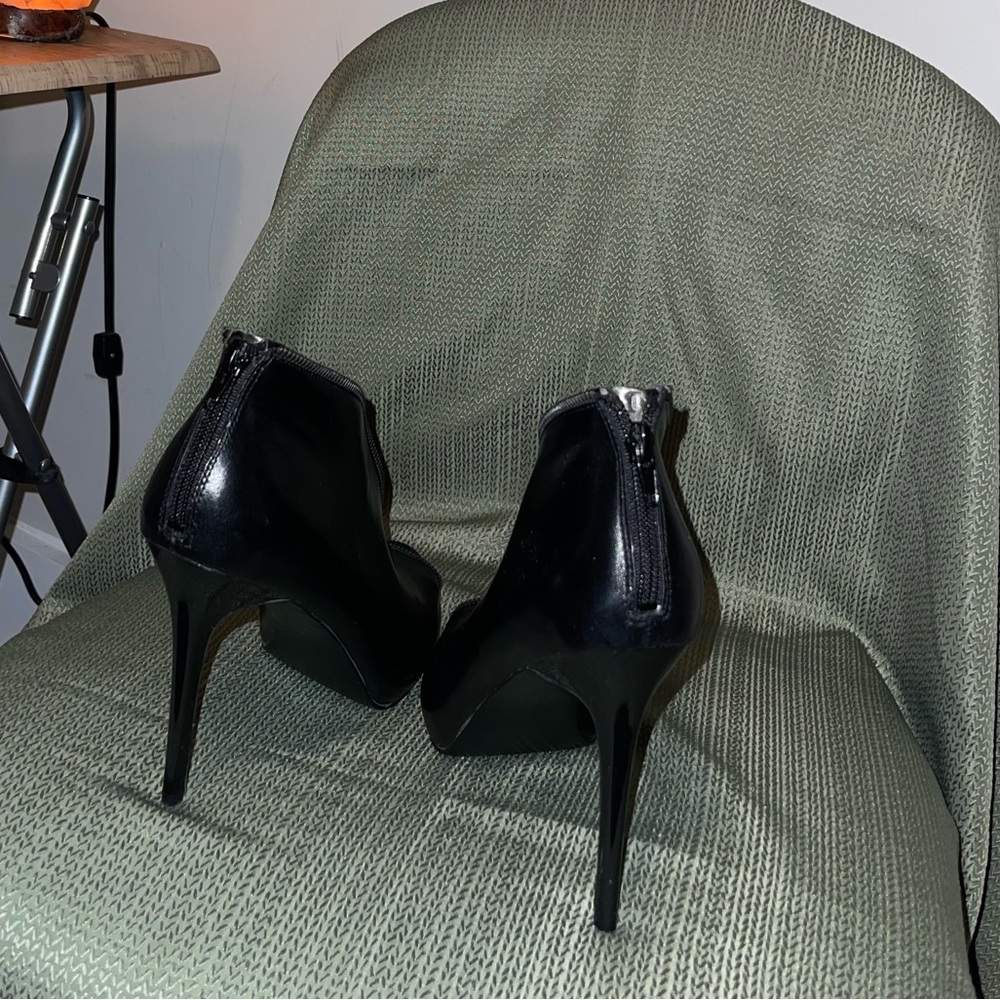 Veruca By Carols Santana a little pre-love Size 9.5M